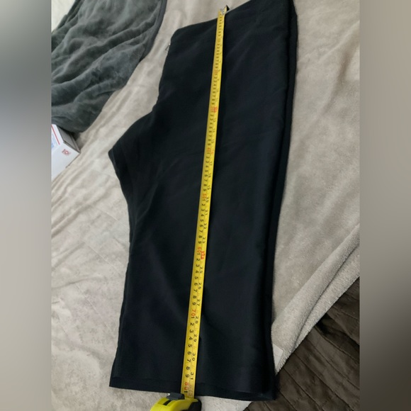 Plus Size Capri Pants - Black with zipper - Picture 9 of 11